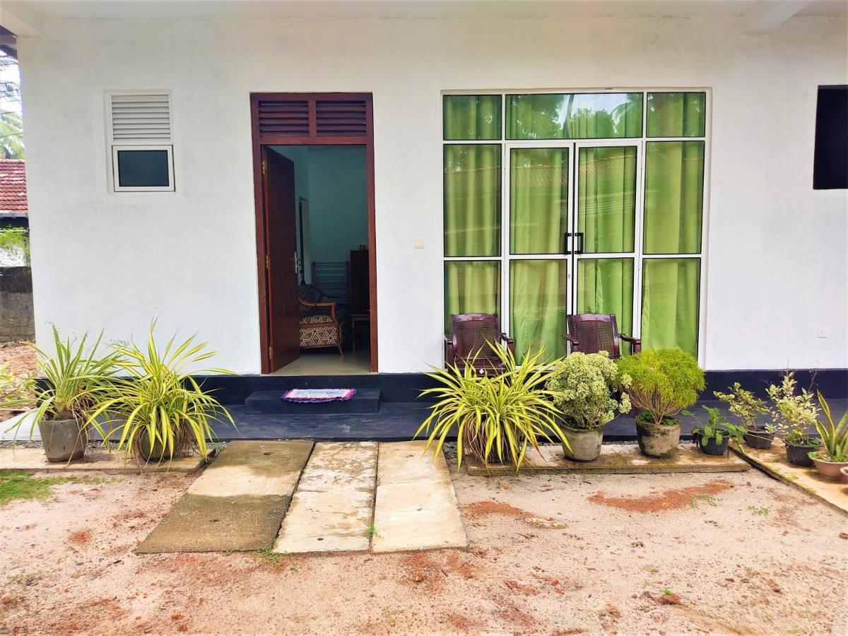 Sandy Palms Guesthouse Hikkaduwa Exterior photo