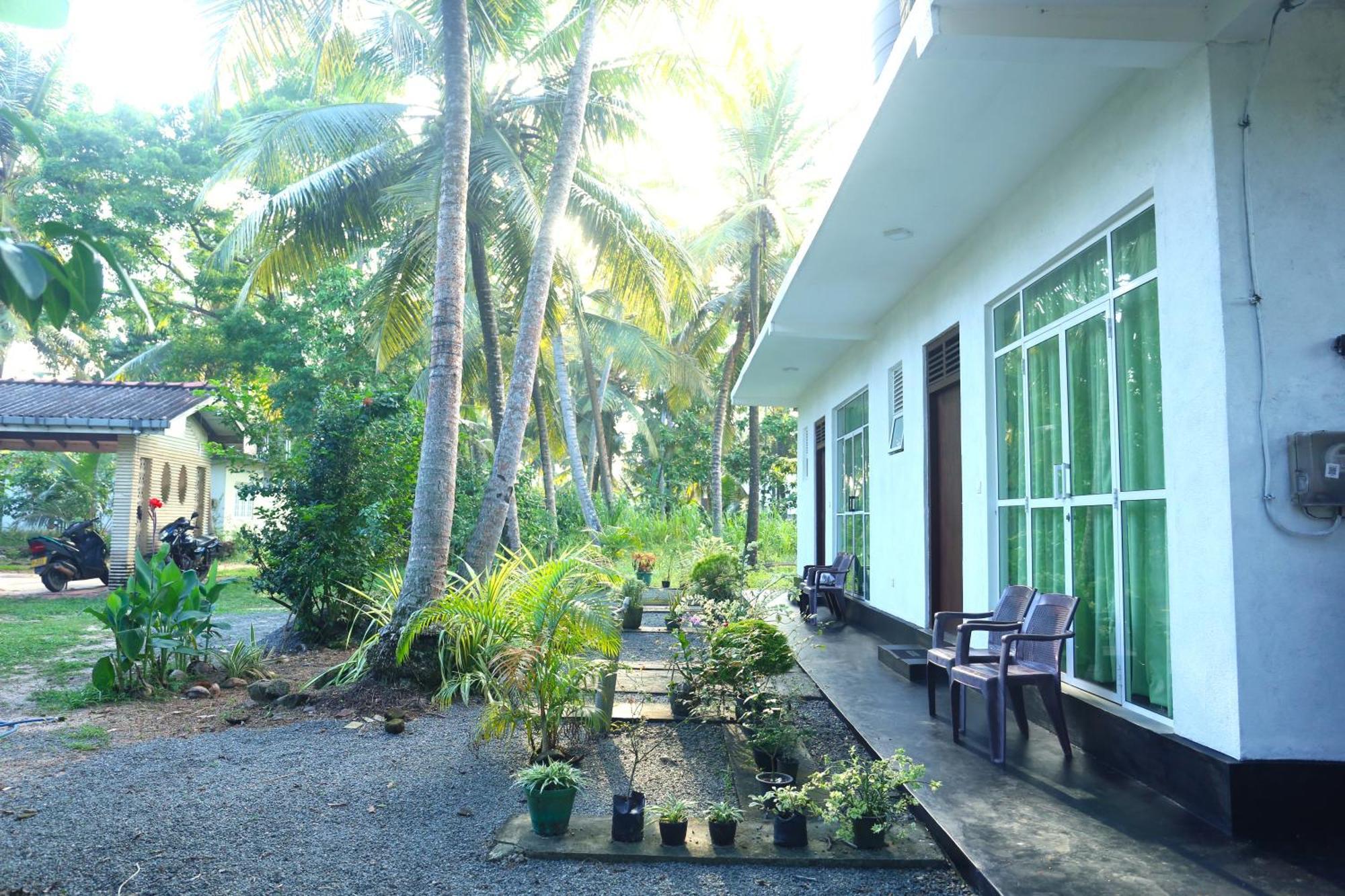 Sandy Palms Guesthouse Hikkaduwa Exterior photo
